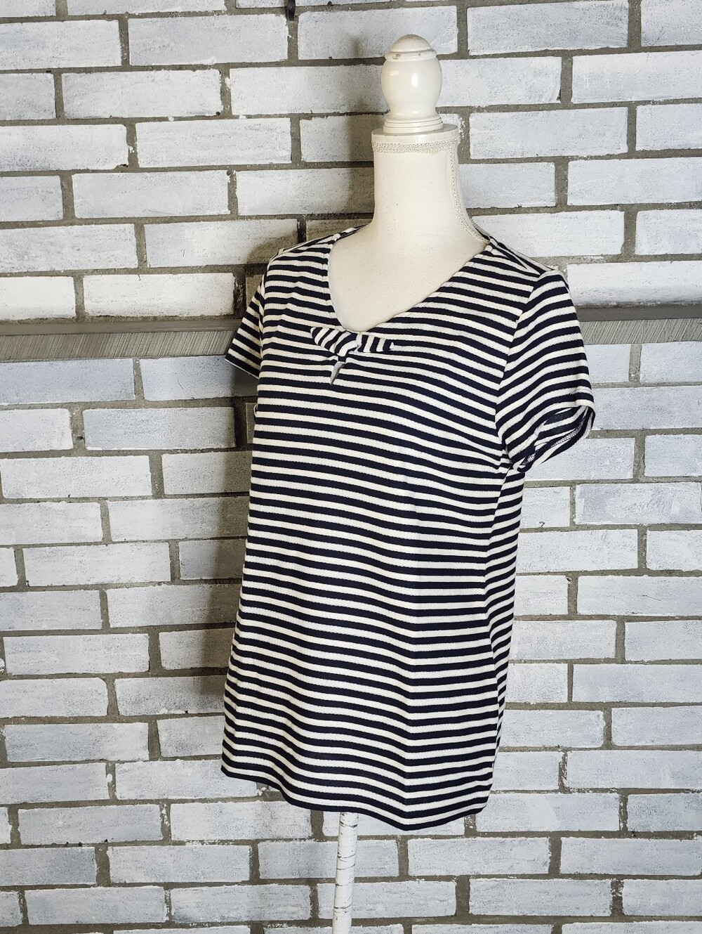 • Liz Claiborne Women's Short Sleeve Striped Bow Keyhole Top Medium Blue & White